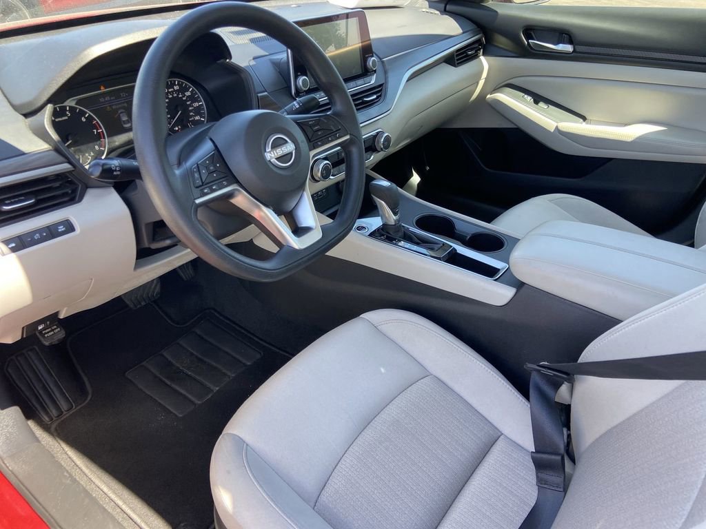 Used 2025 Nissan Altima 2.5 SV image 14