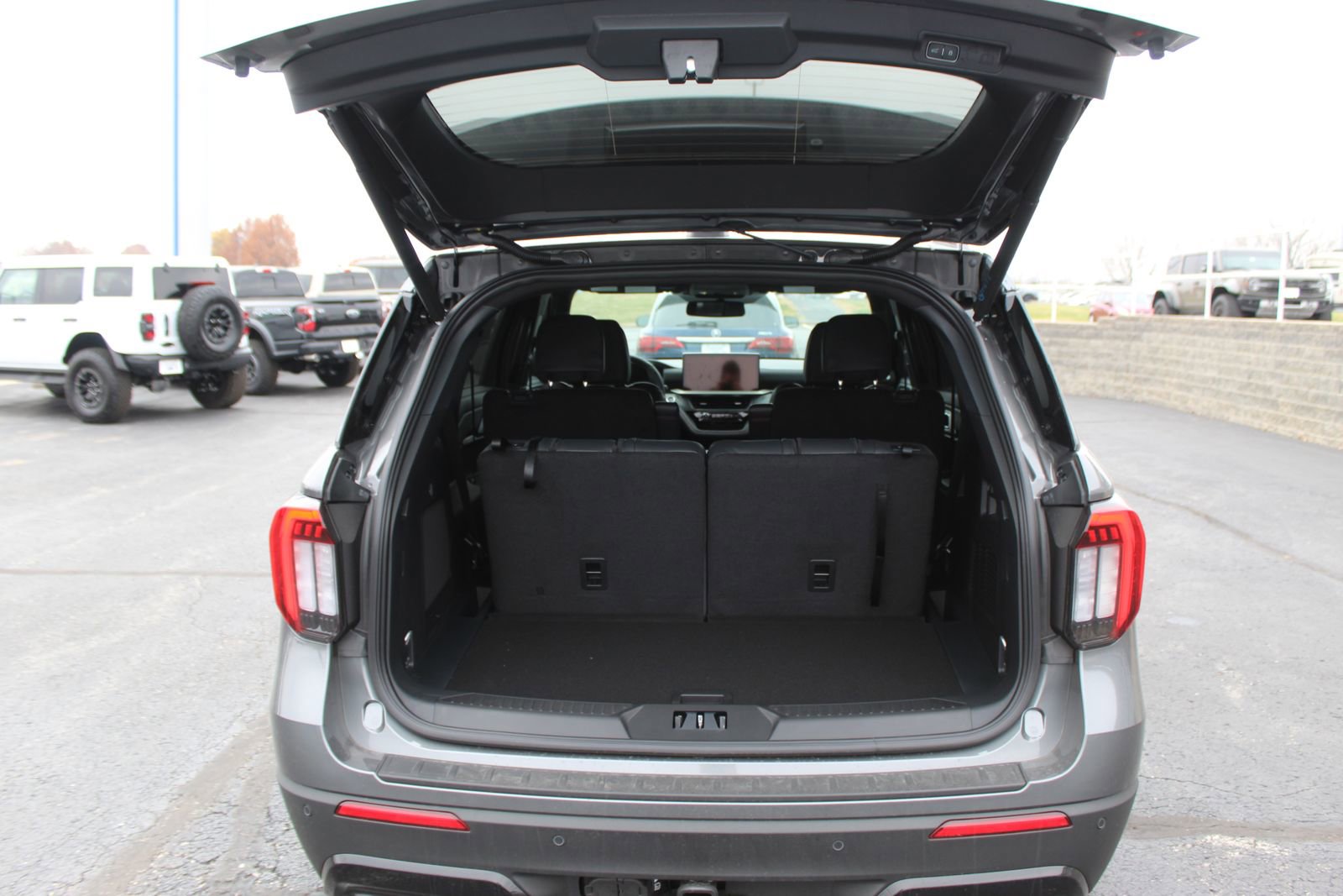 New 2026 Ford Explorer ST-Line w/ ST-Line Street Pack AWD/4WD image 13