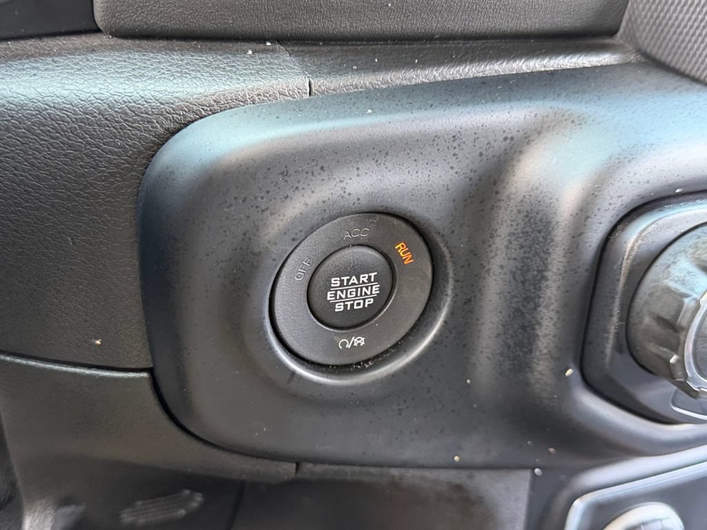 Used 2019 Jeep Wrangler Unlimited Sahara AWD/4WD image 30