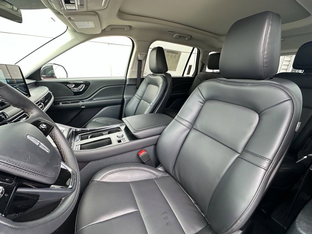 New 2026 Lincoln Aviator AWD image 17