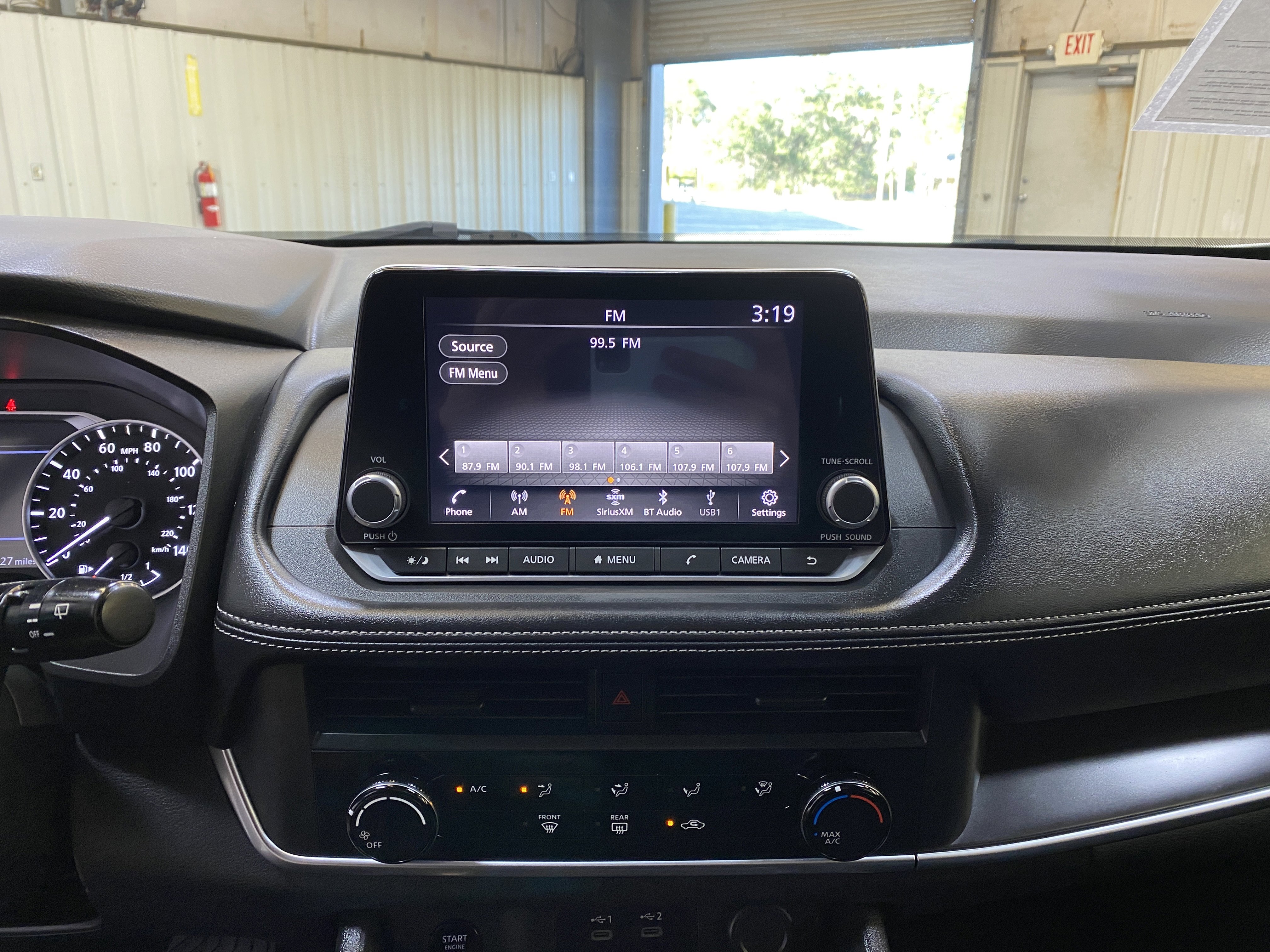 Used 2024 Nissan Rogue S image 36