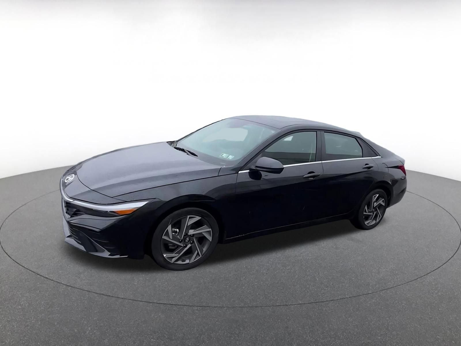 Used 2025 Hyundai Elantra SEL image 7