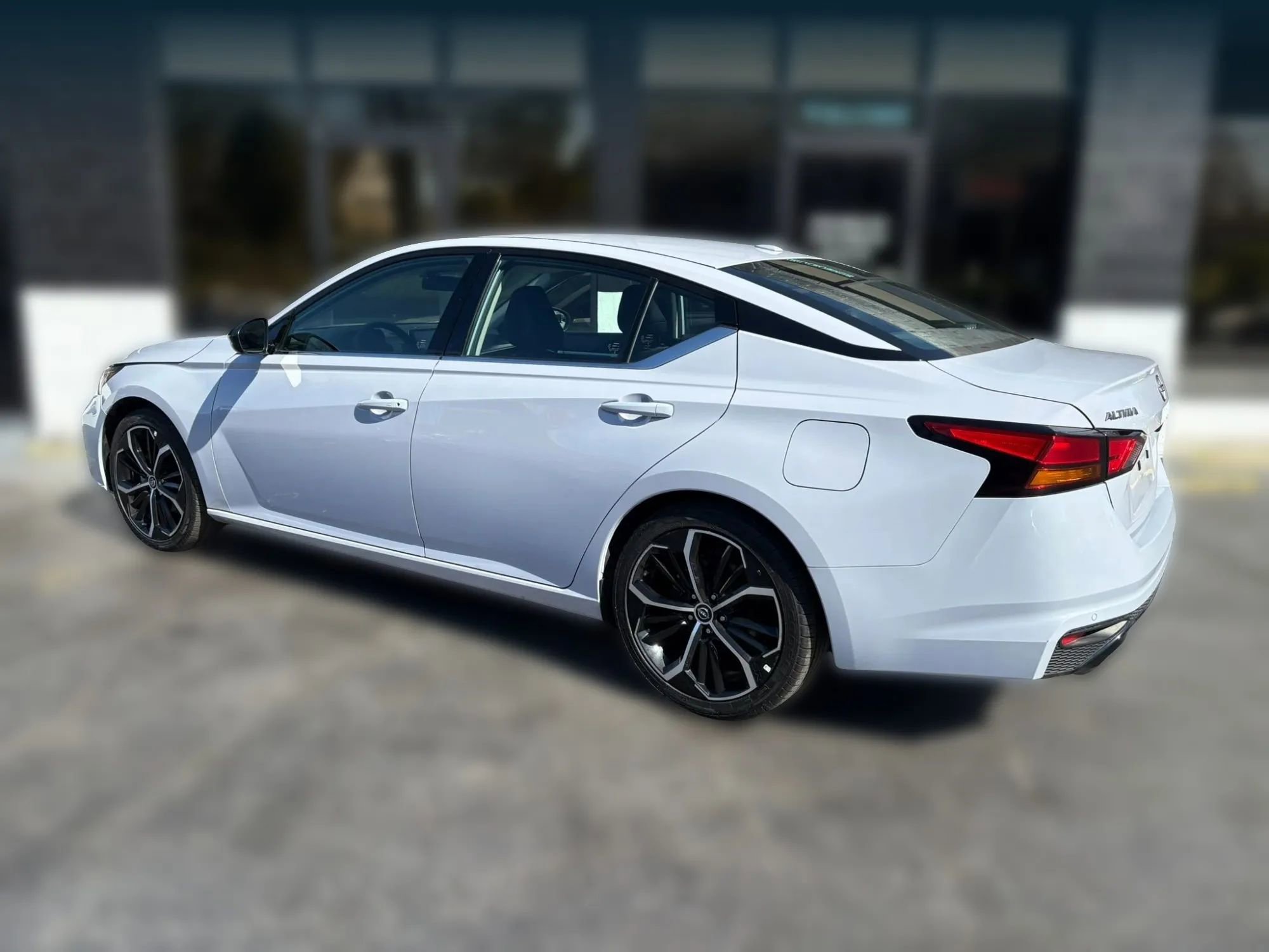 Used 2024 Nissan Altima 2.5 SR image 3