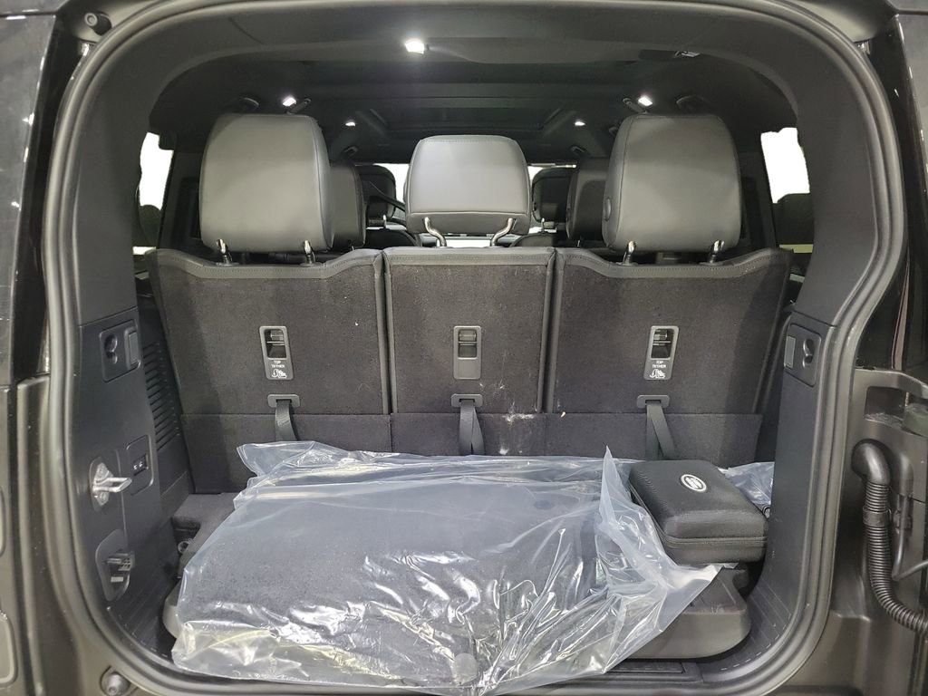 New 2026 Land Rover Defender 130 X-Dynamic SE image 29