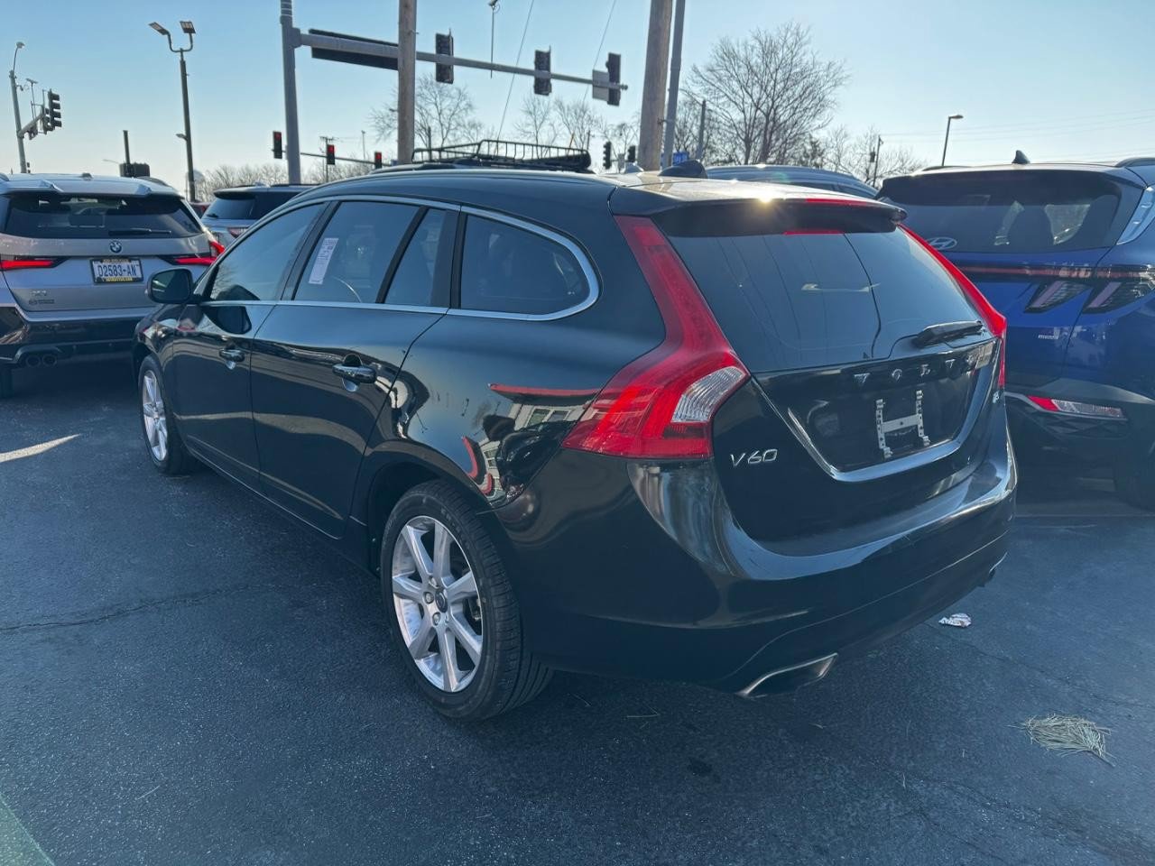 Used 2017 Volvo V60 T5 Premier w/ Convenience Package image 3
