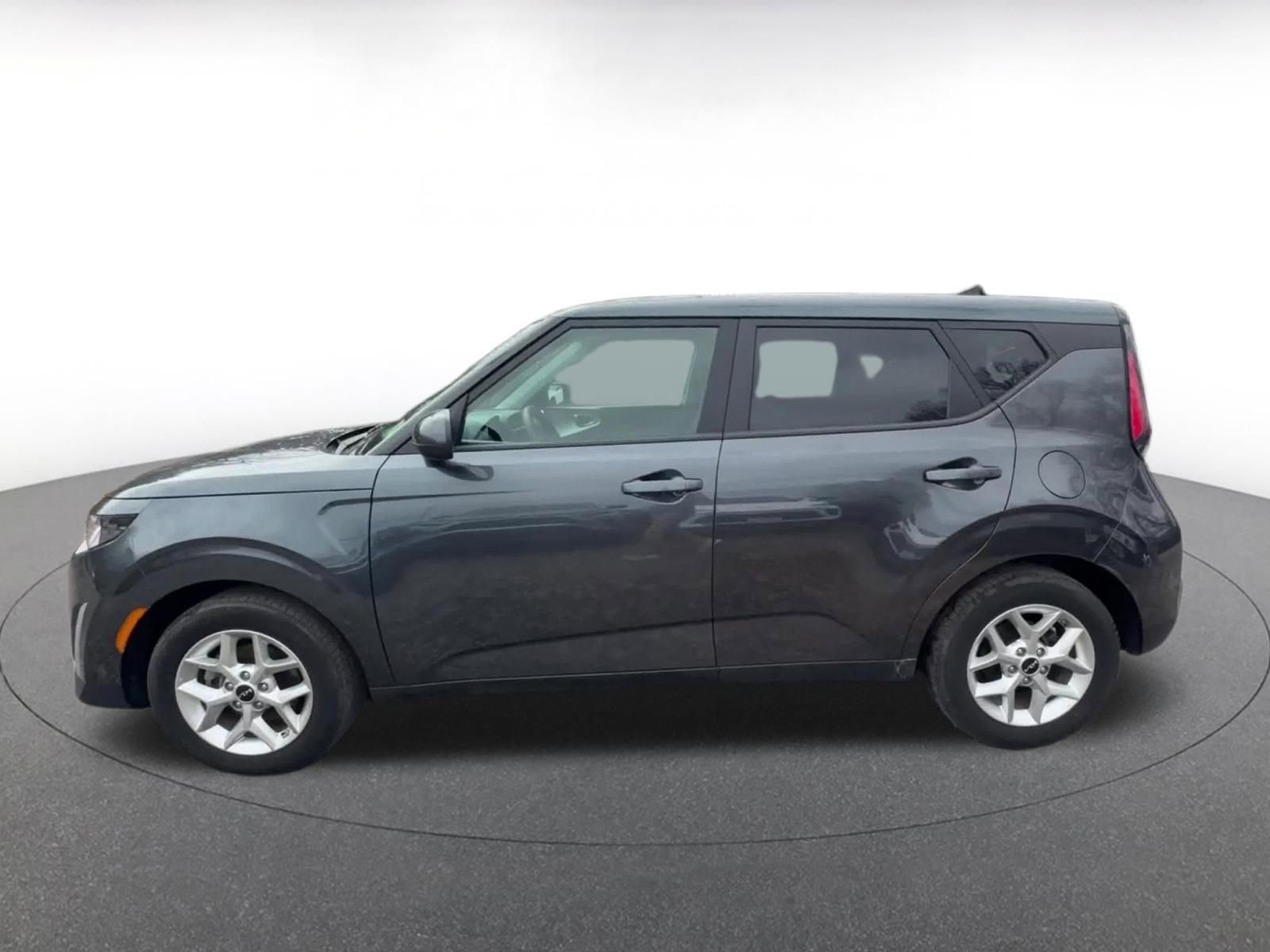 Used 2025 Kia Soul LX w/ LX Technology Package FWD image 9