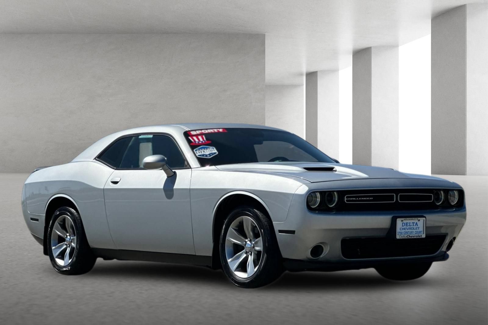 Used 2019 Dodge Challenger SXT RWD image 1