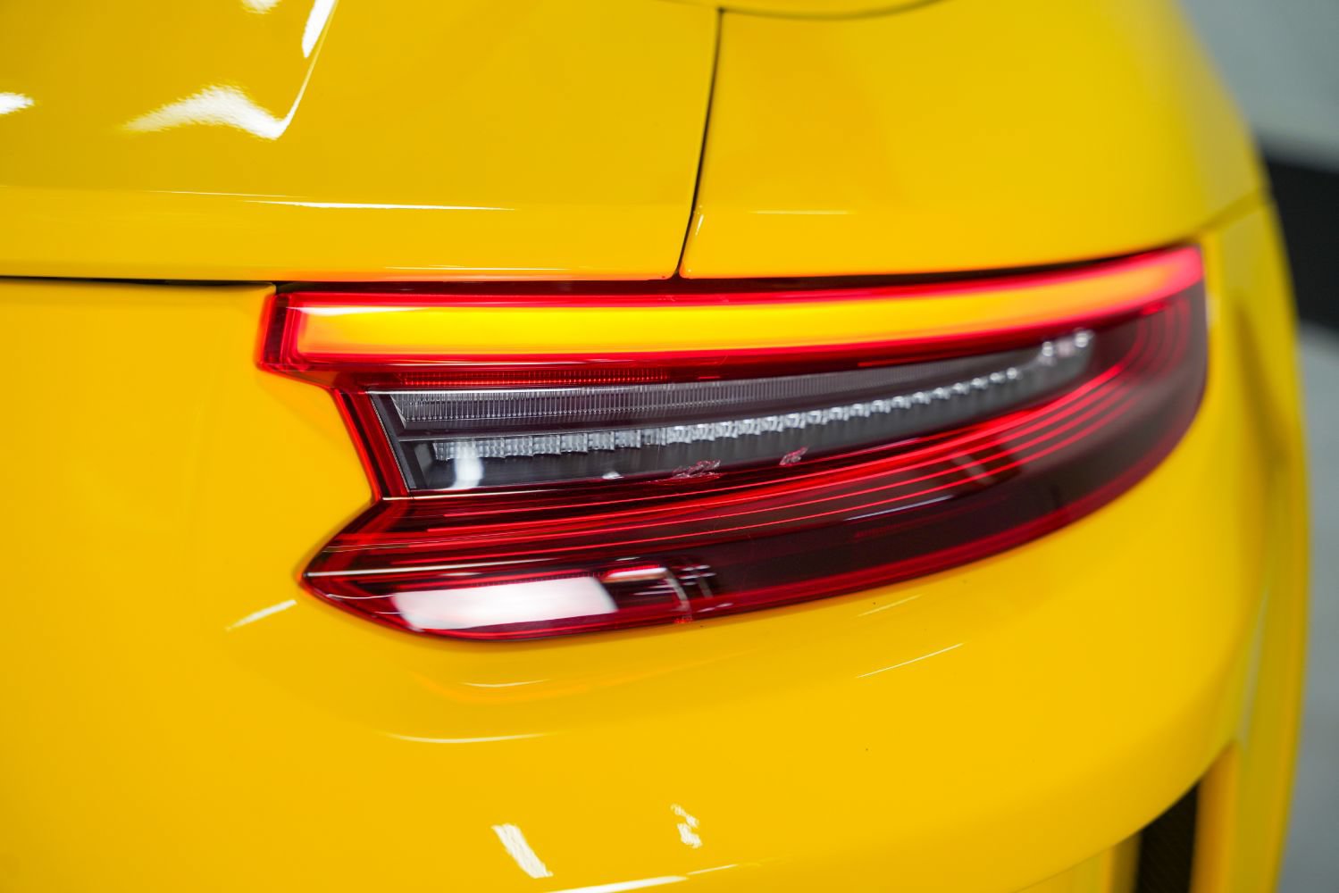 Used 2019 Porsche 911 Speedster RWD image 25
