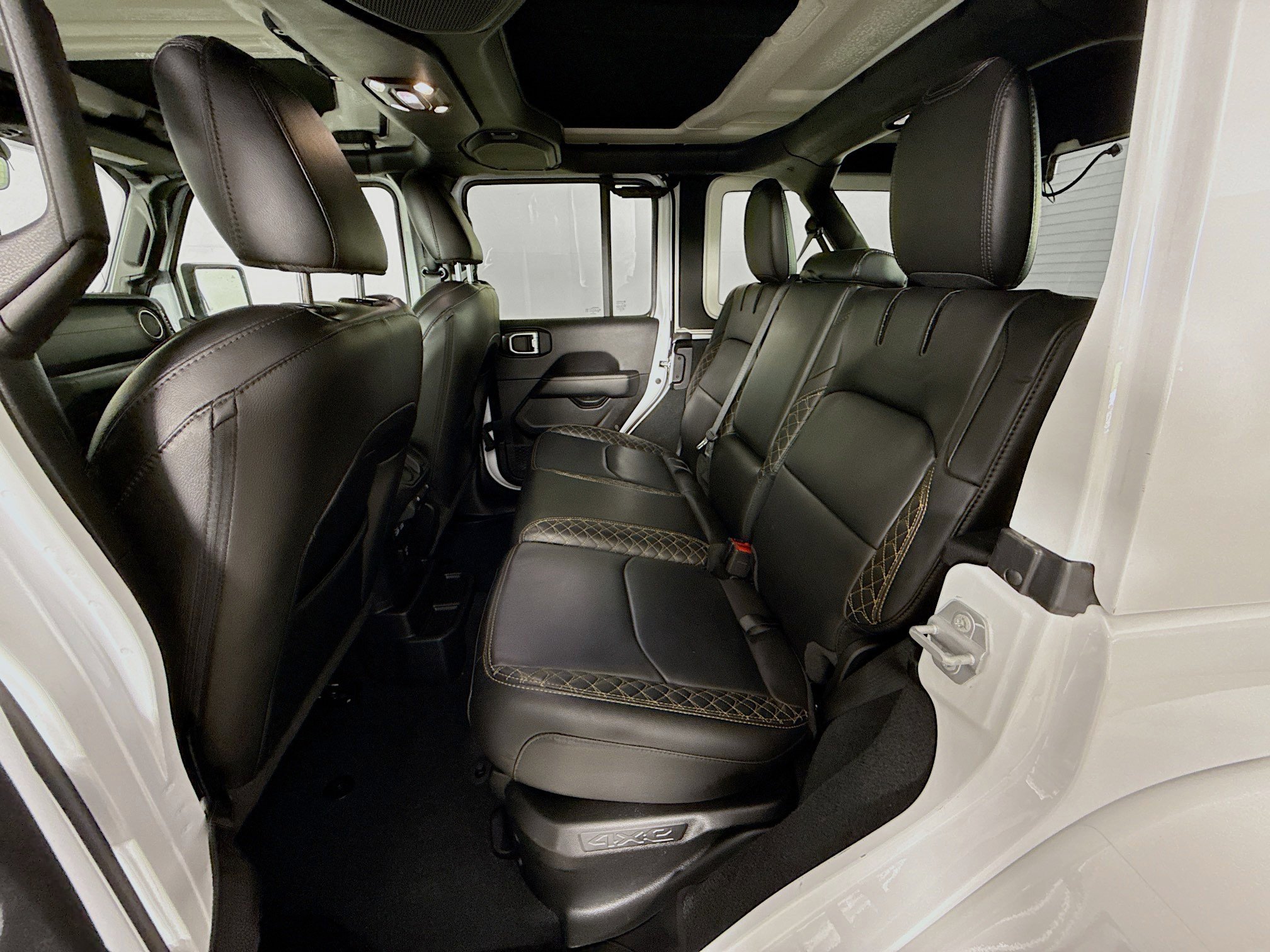 Used 2022 Jeep Wrangler Unlimited Sahara image 28