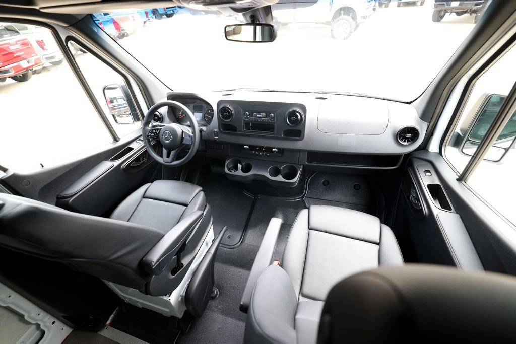 Used 2022 Mercedes-Benz Sprinter 3500 image 18