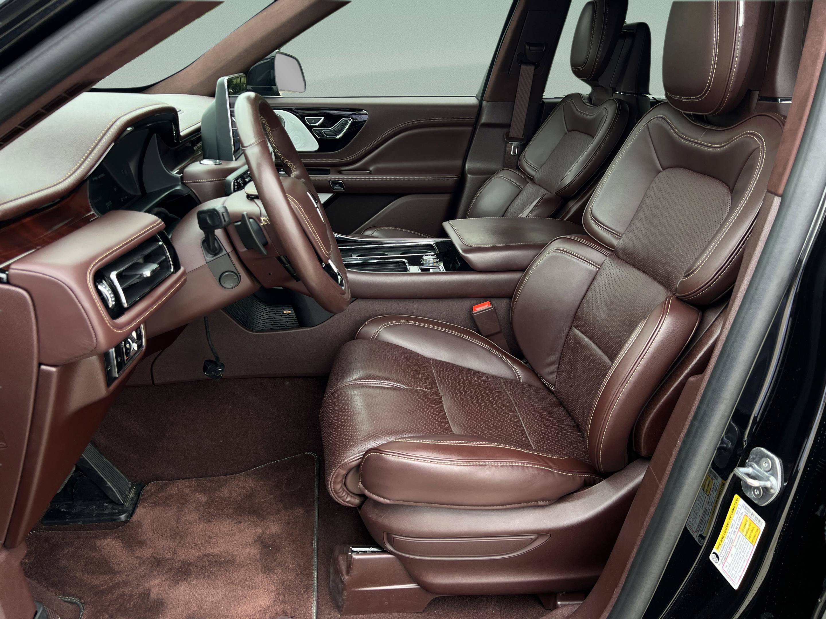 Certified 2024 Lincoln Aviator Black Label w/ Class IV Trailer Tow Package AWD/4WD image 20