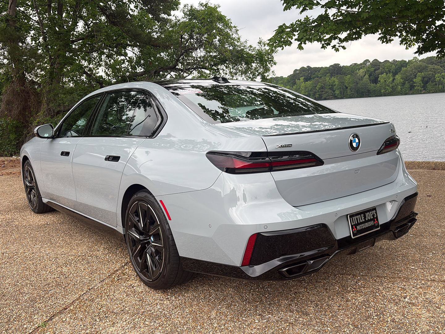 Used 2023 BMW 760i xDrive w/ Executive Package AWD/4WD image 8