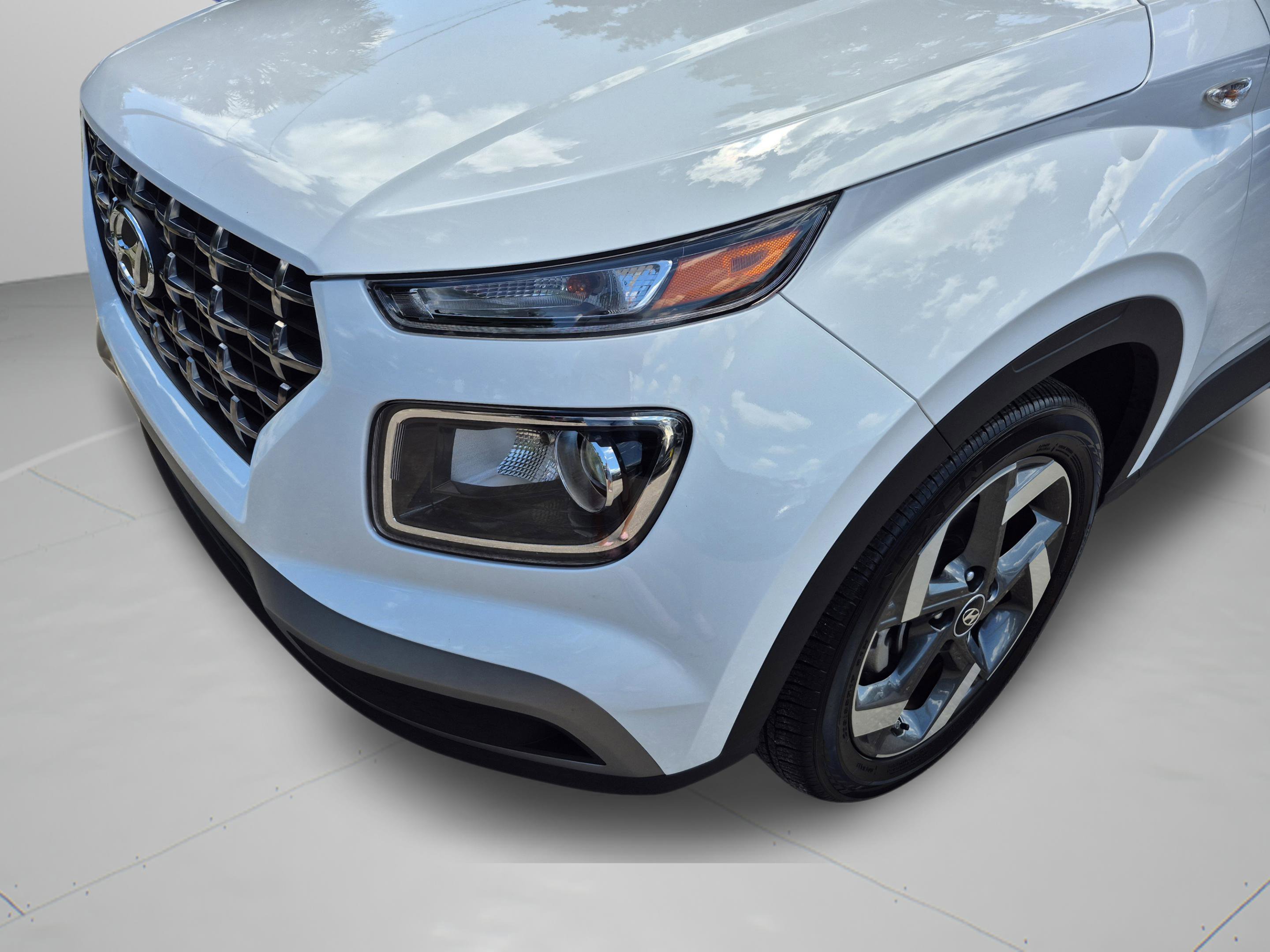 Used 2023 Hyundai Venue SEL FWD image 31