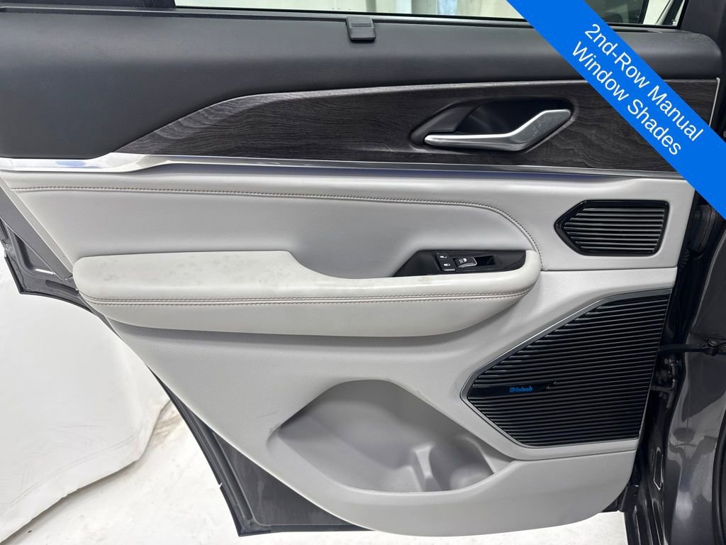 Used 2022 Jeep Grand Cherokee Overland w/ Luxury Tech Group IV image 15