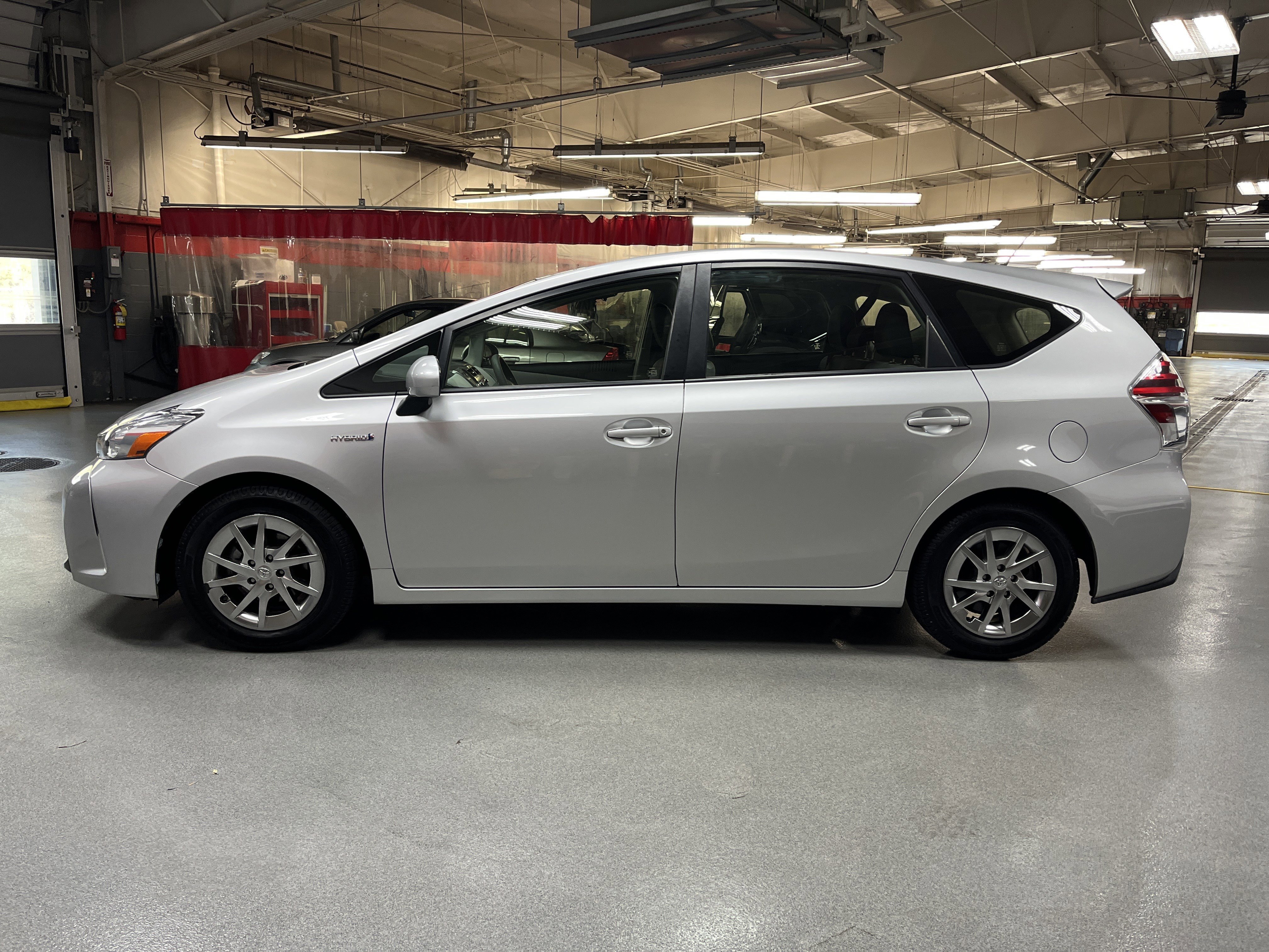 Used 2016 Toyota Prius V Three image 7