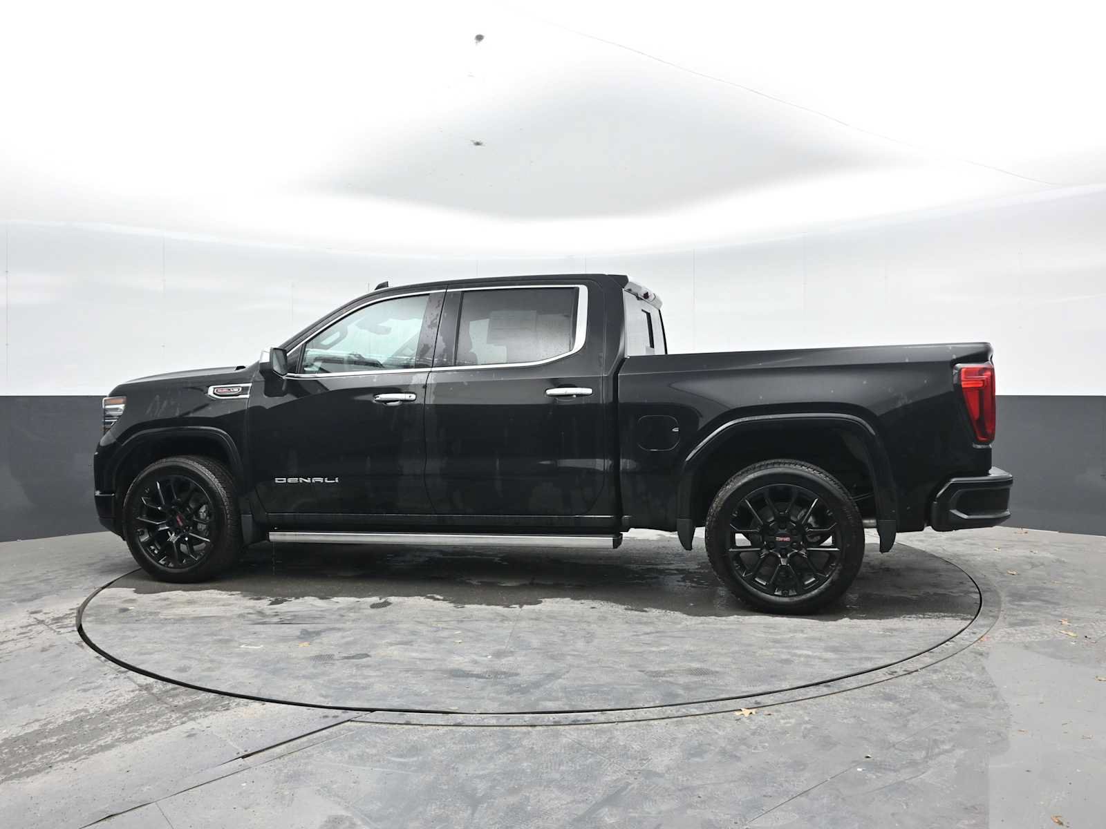 New 2024 GMC Sierra 1500 Denali w/ Technology Package AWD/4WD image 3