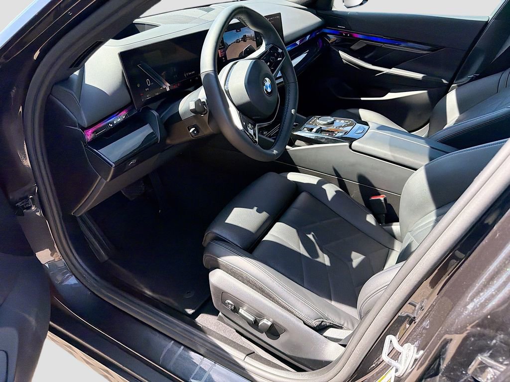 Used 2025 BMW 540i xDrive image 26