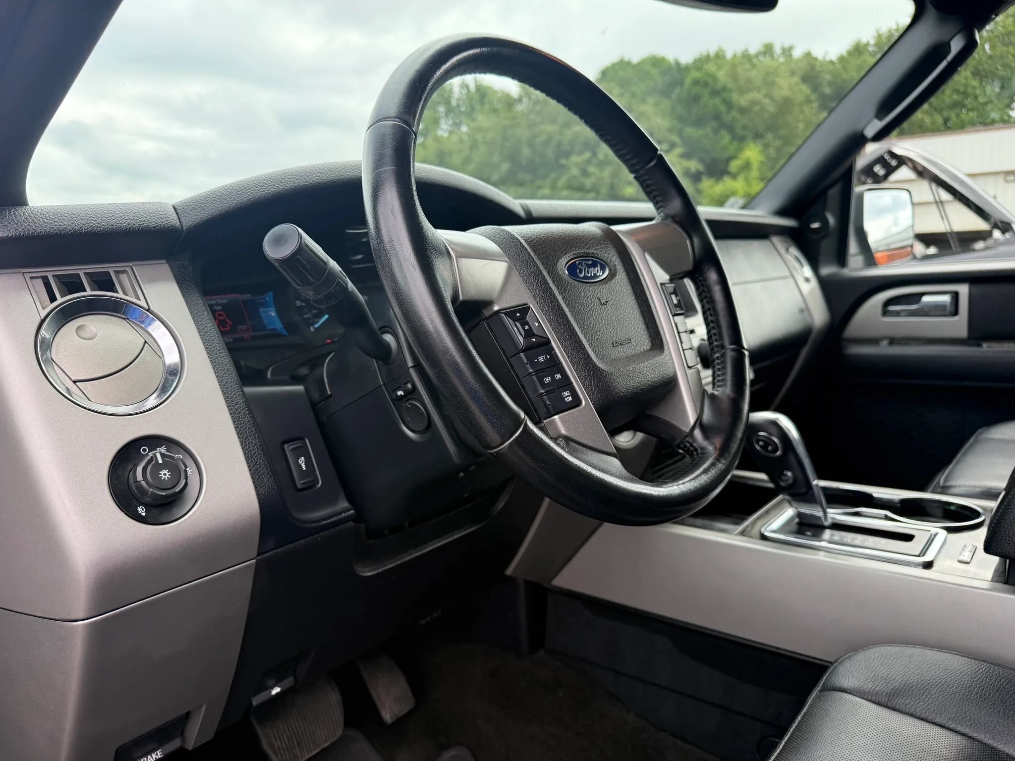 Used 2015 Ford Expedition EL Limited w/ Equipment Group 301A AWD/4WD image 17