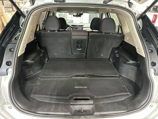 Used 2019 Nissan Rogue SV w/ Premium Package FWD image 24