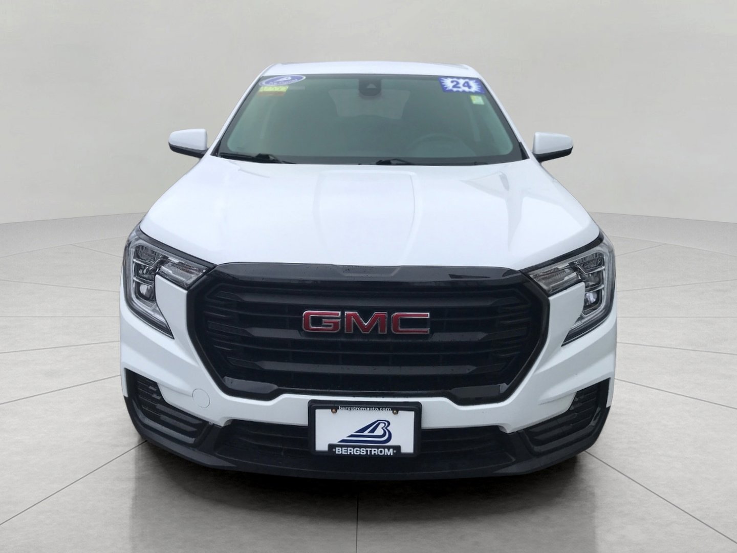 Used 2024 GMC Terrain SLE image 13