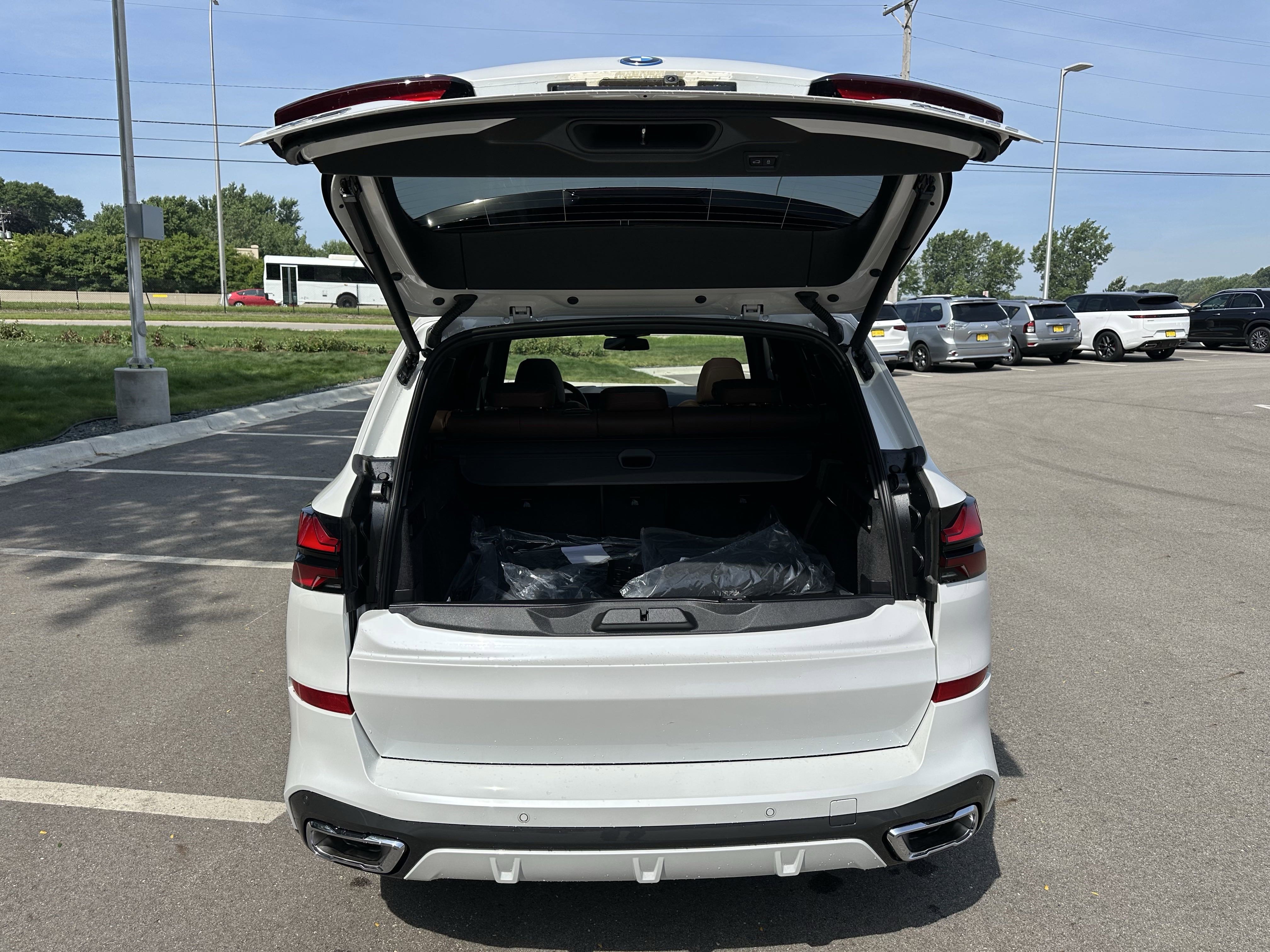 New 2026 BMW X5 xDrive50e w/ M Sport Package image 24