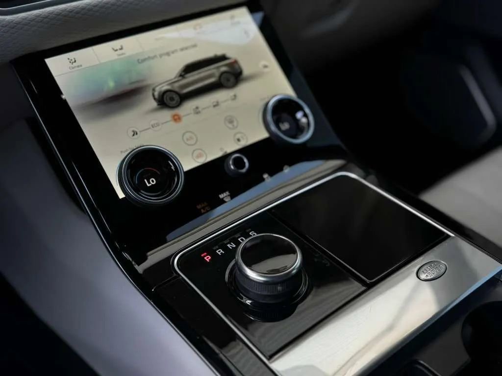 Used 2020 Land Rover Range Rover Velar R-Dynamic S AWD/4WD image 37