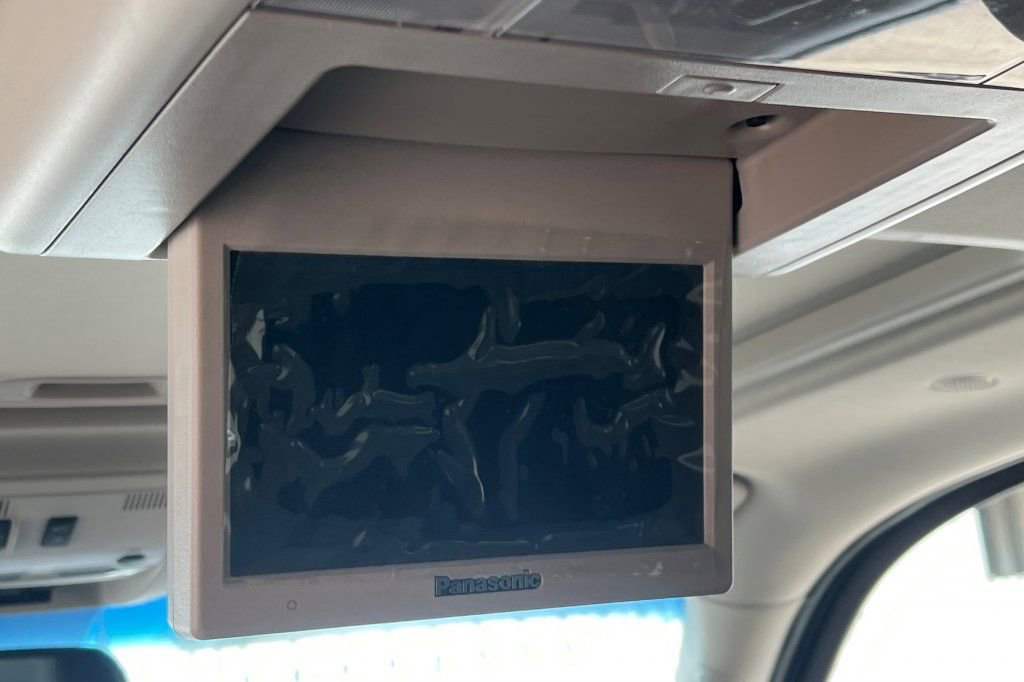 Used 2014 Cadillac Escalade Platinum image 12