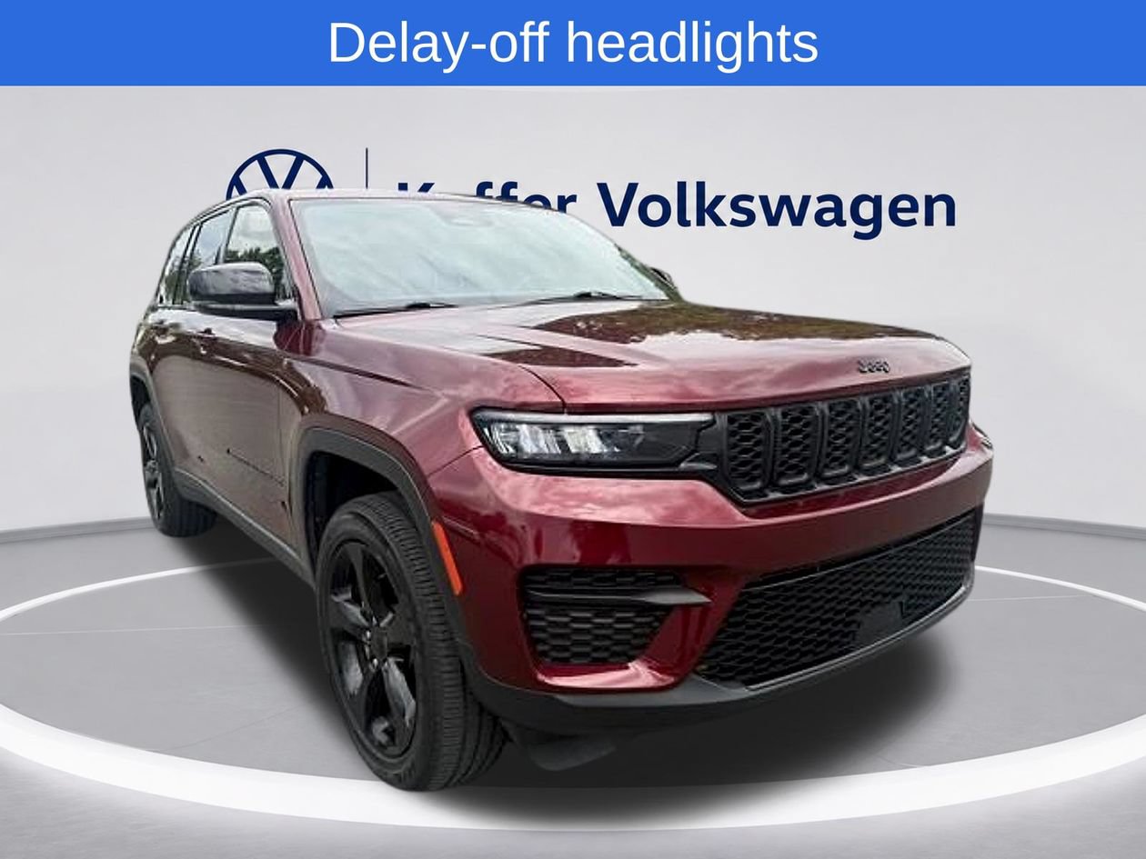 Used 2023 Jeep Grand Cherokee Altitude AWD/4WD image 7