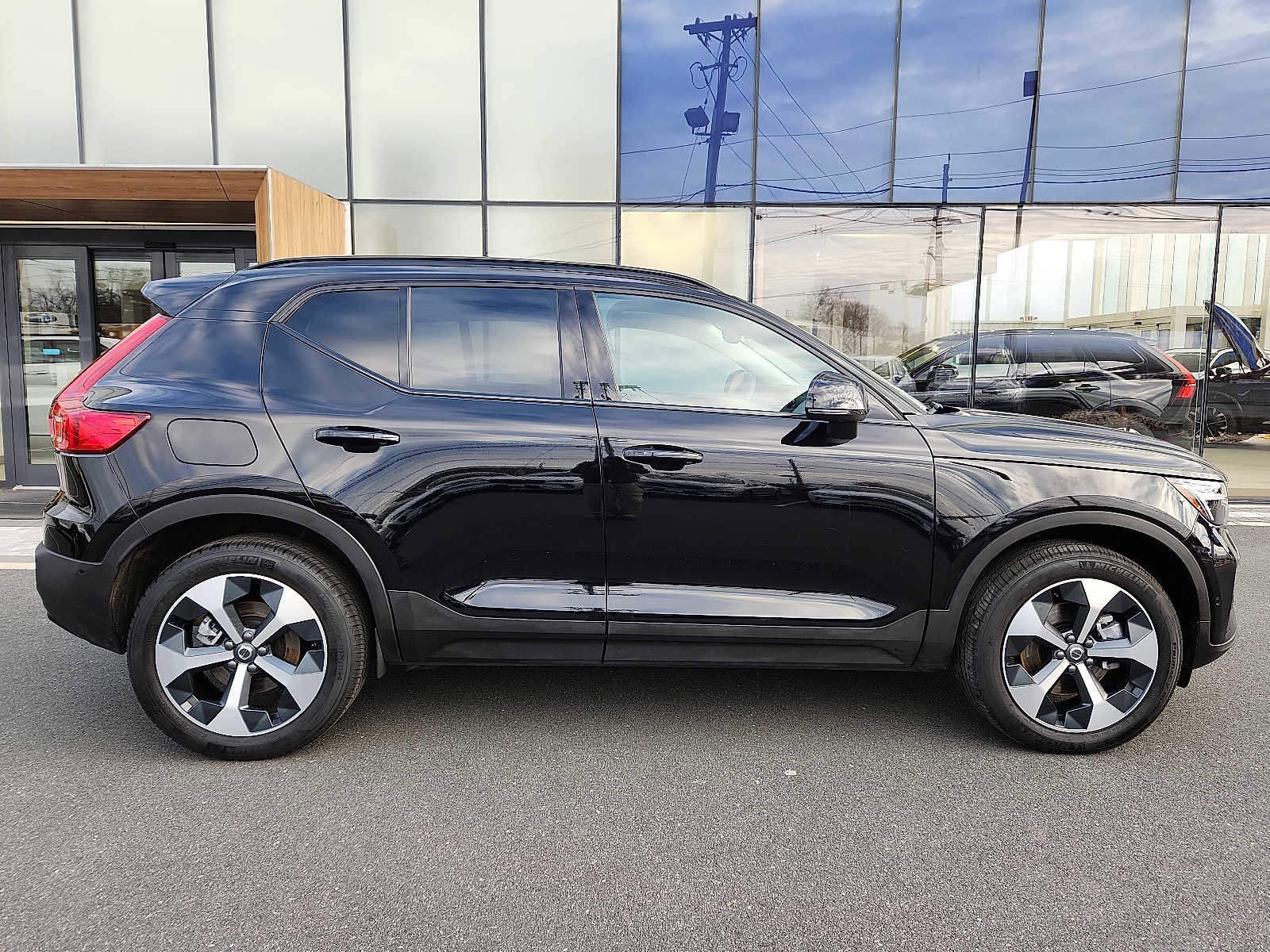 Used 2026 Volvo XC40 B5 Plus w/ Protection Package Premier image 7