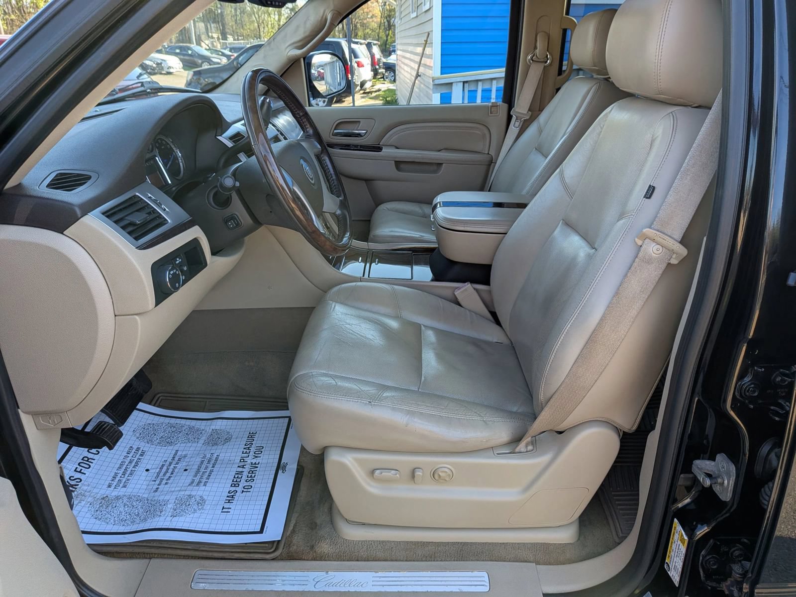 Used 2011 Cadillac Escalade Premium AWD/4WD image 22