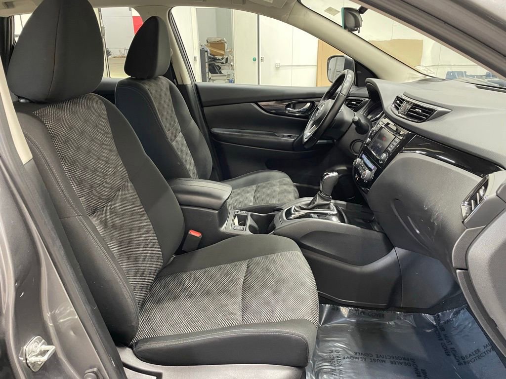 Used 2022 Nissan Rogue Sport SV image 14