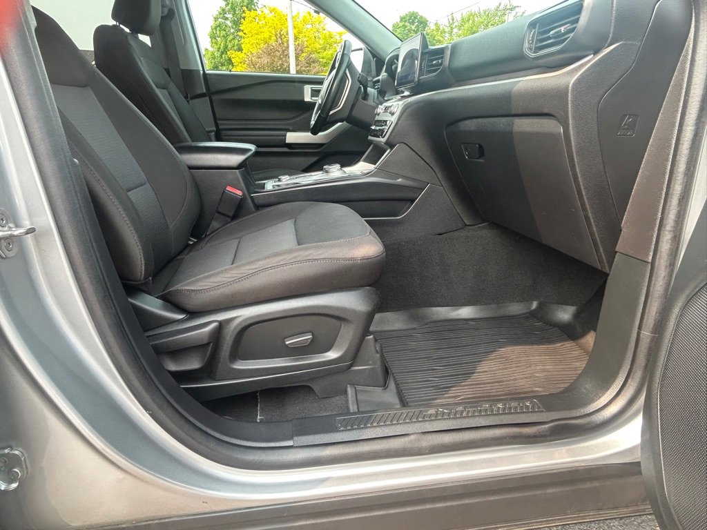 Used 2022 Ford Explorer XLT AWD/4WD image 16