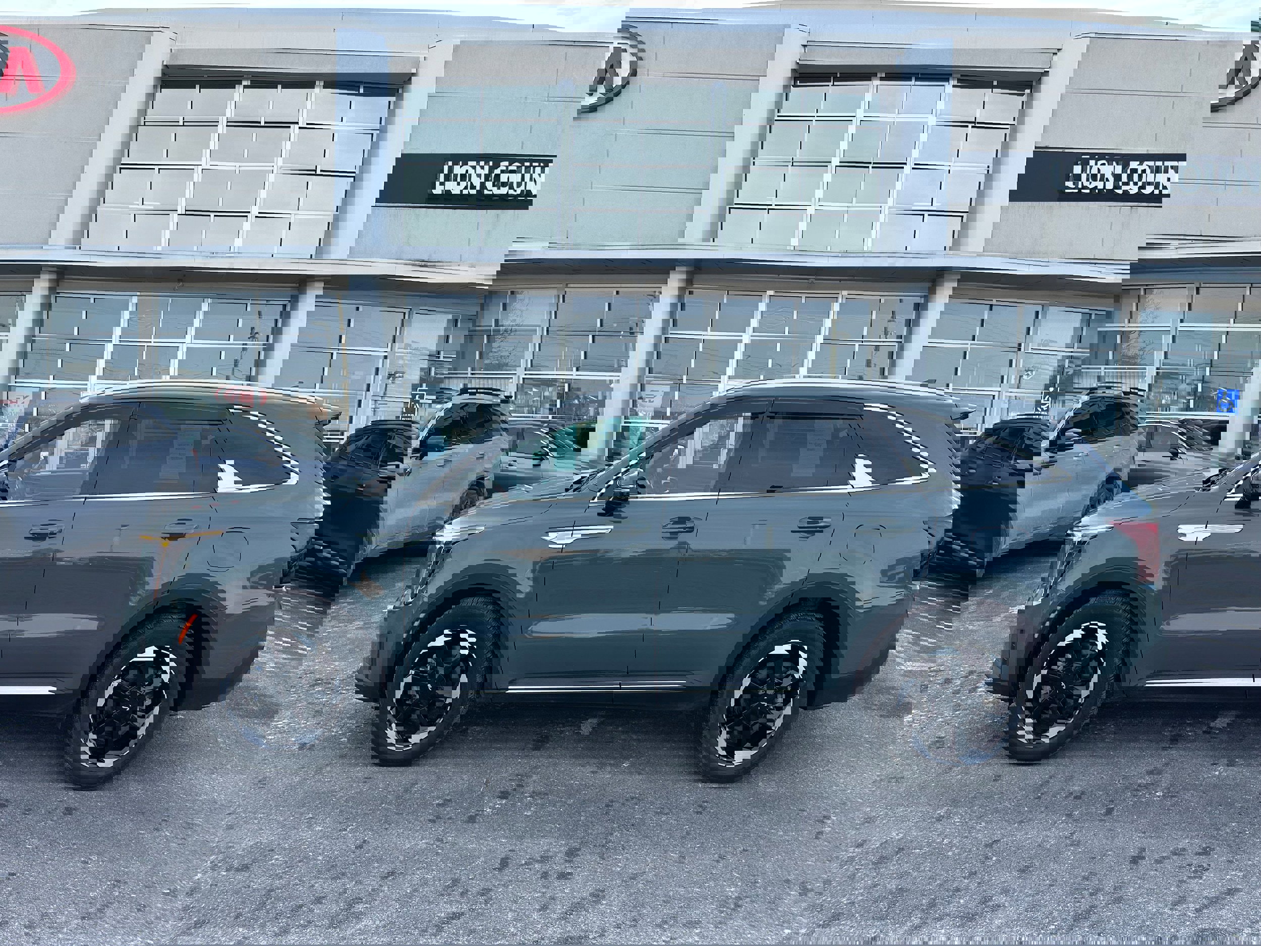 Used 2025 Kia Sorento EX image 8