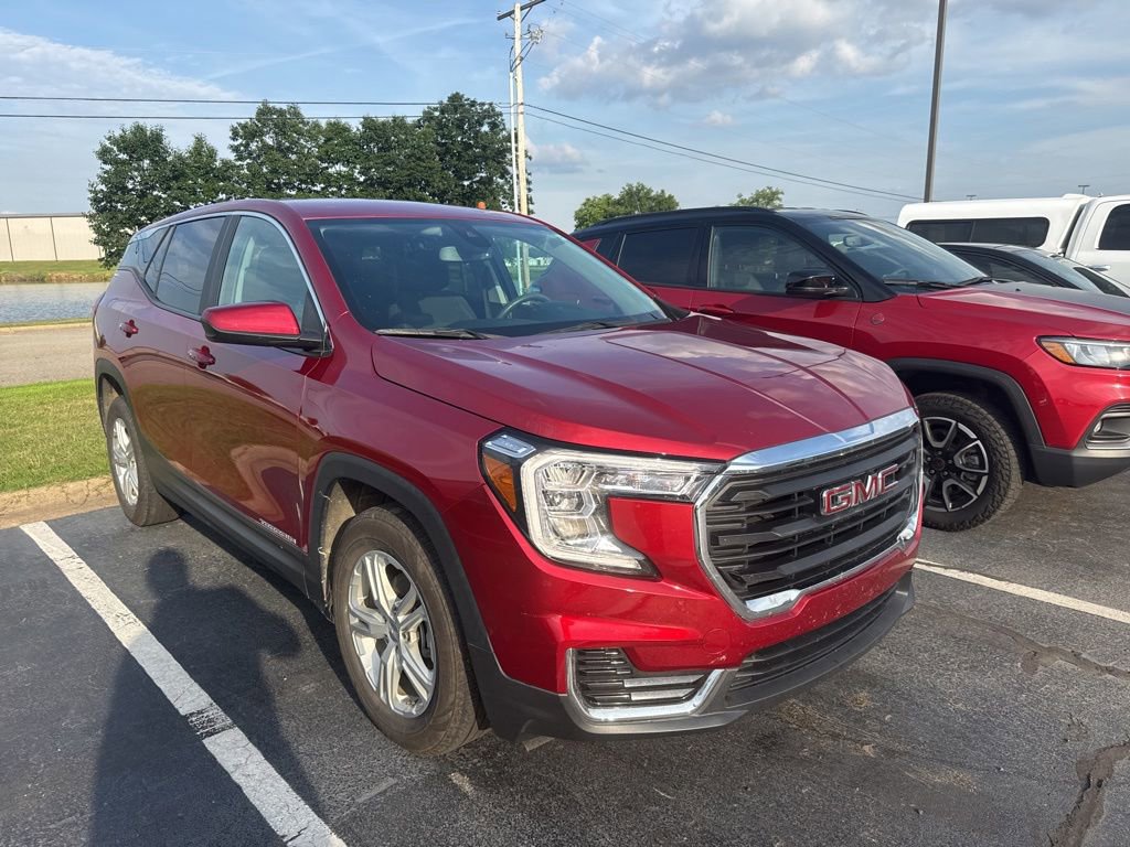 Used 2022 GMC Terrain SLE FWD image 3