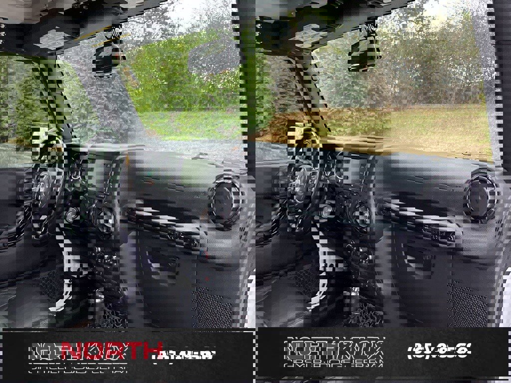 Used 2015 Jeep Wrangler Unlimited Sahara image 10