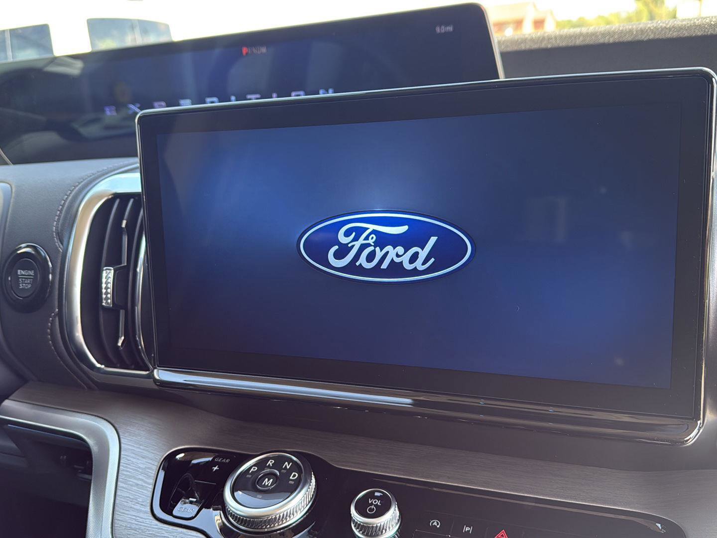 New 2025 Ford Expedition Max Platinum w/ Driver's Package image 23