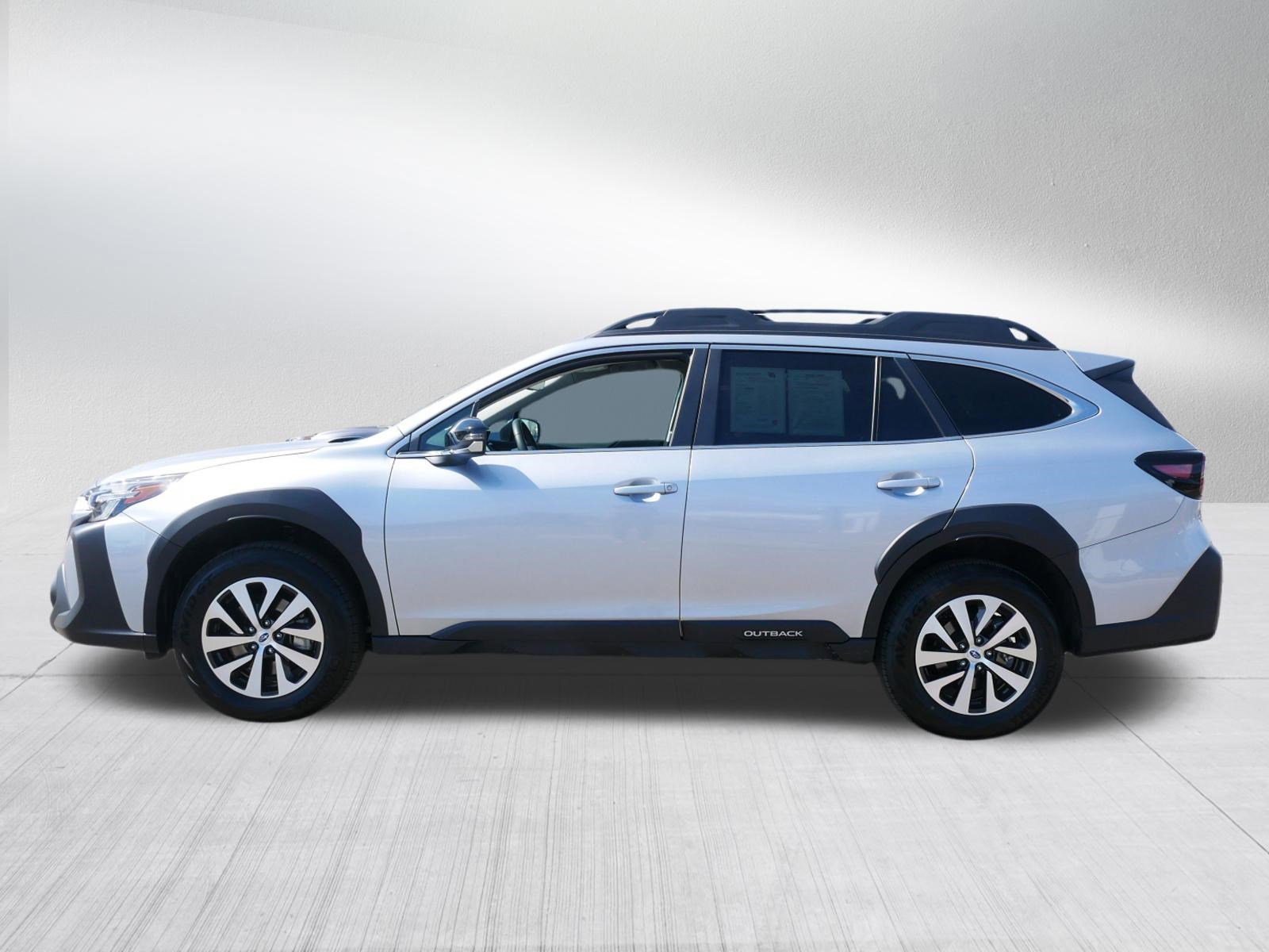Used 2025 Subaru Outback Premium image 4