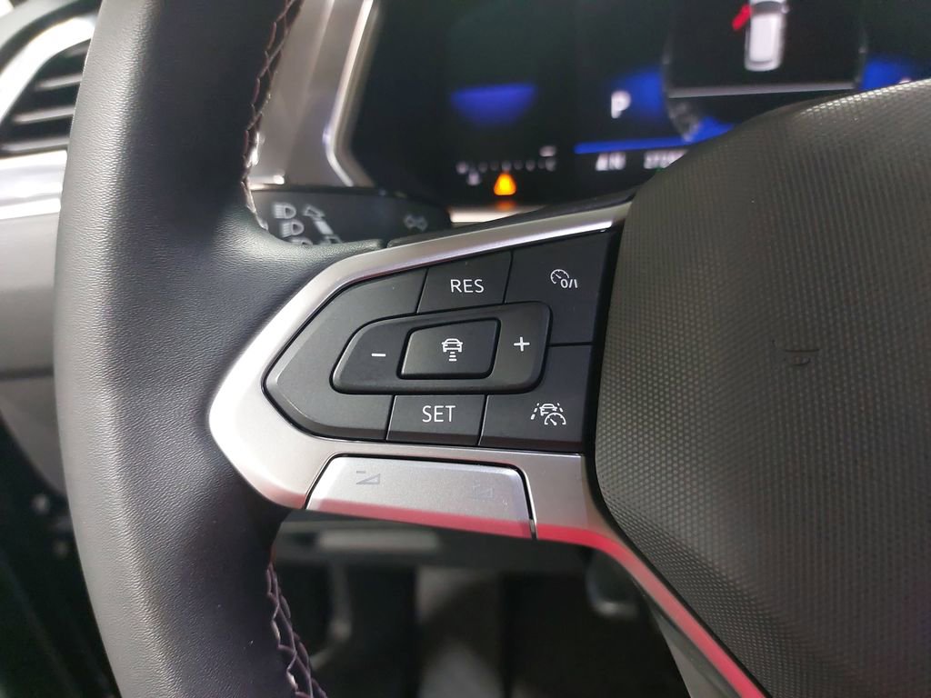 Used 2023 Volkswagen Tiguan SE image 16