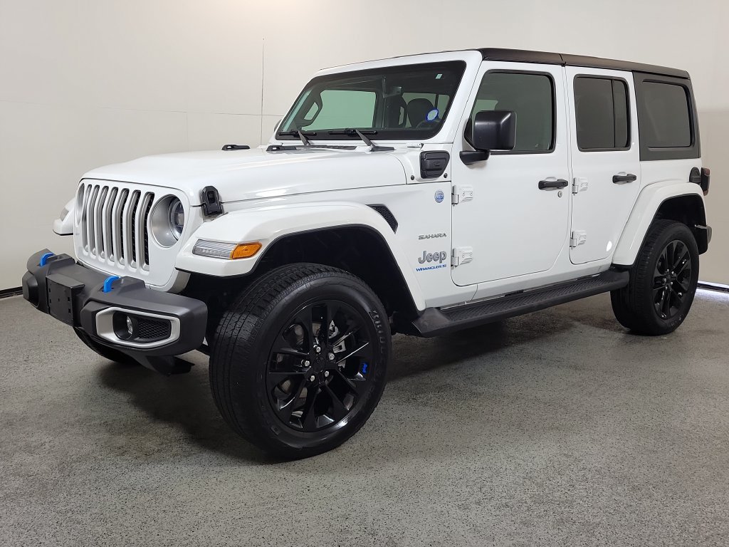 Used 2023 Jeep Wrangler Unlimited Sahara w/ Cold Weather Group AWD/4WD image 3