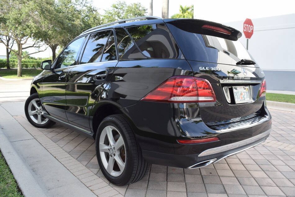 Used 2016 Mercedes-Benz GLE 300d 4MATIC w/ Premium Package image 5