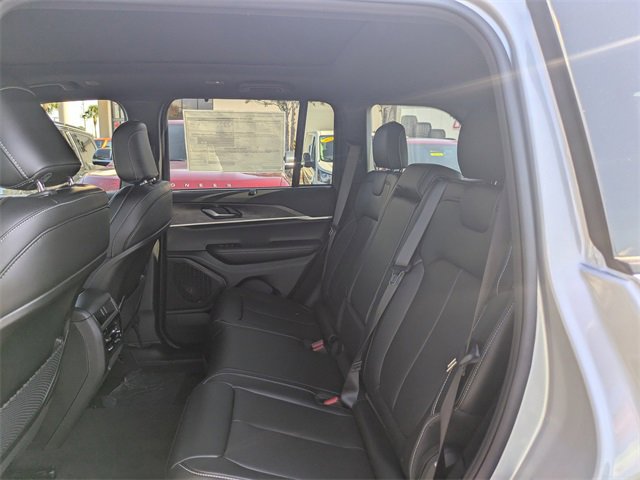 New 2025 Jeep Grand Cherokee Limited w/ Luxury Tech Group II image 13