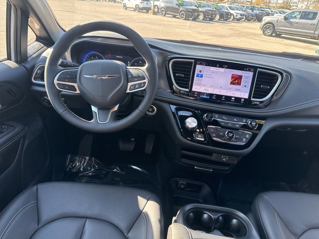New 2026 Chrysler Pacifica Select image 6