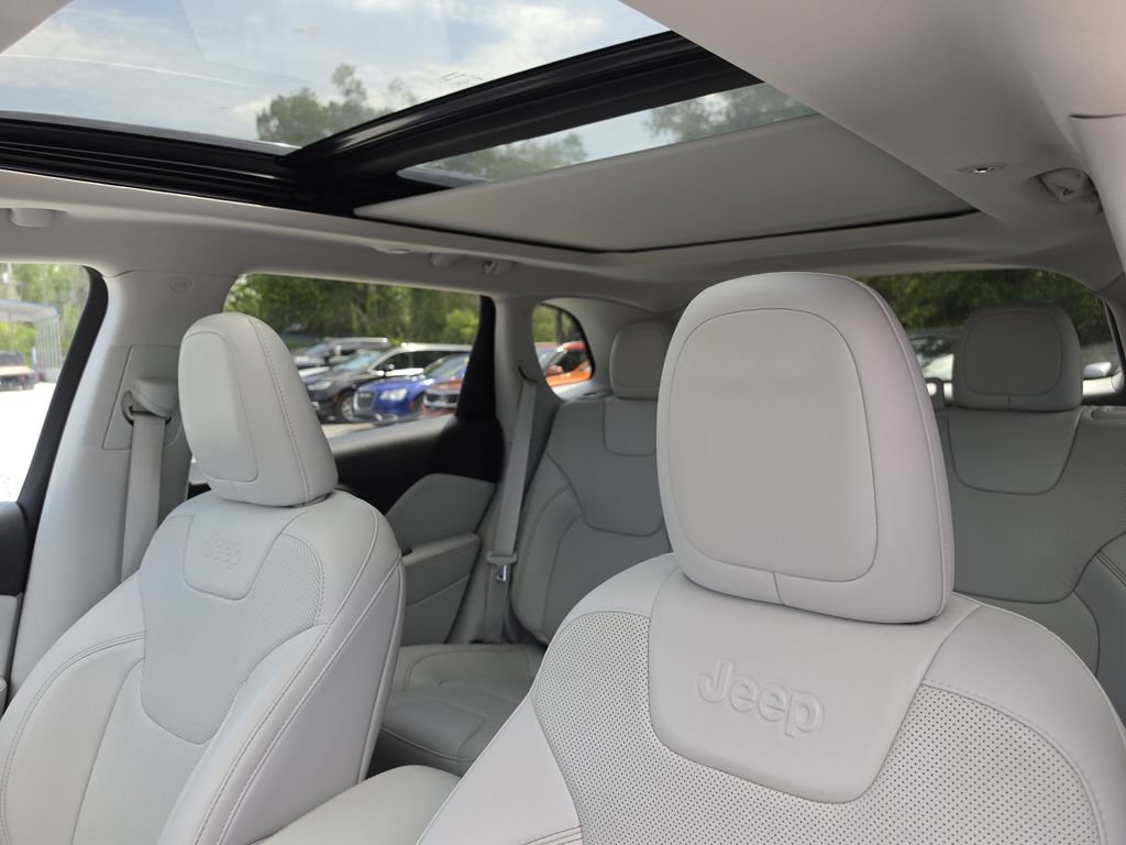 Certified 2022 Jeep Cherokee Latitude Lux w/ Sun & Sound Group AWD/4WD image 21