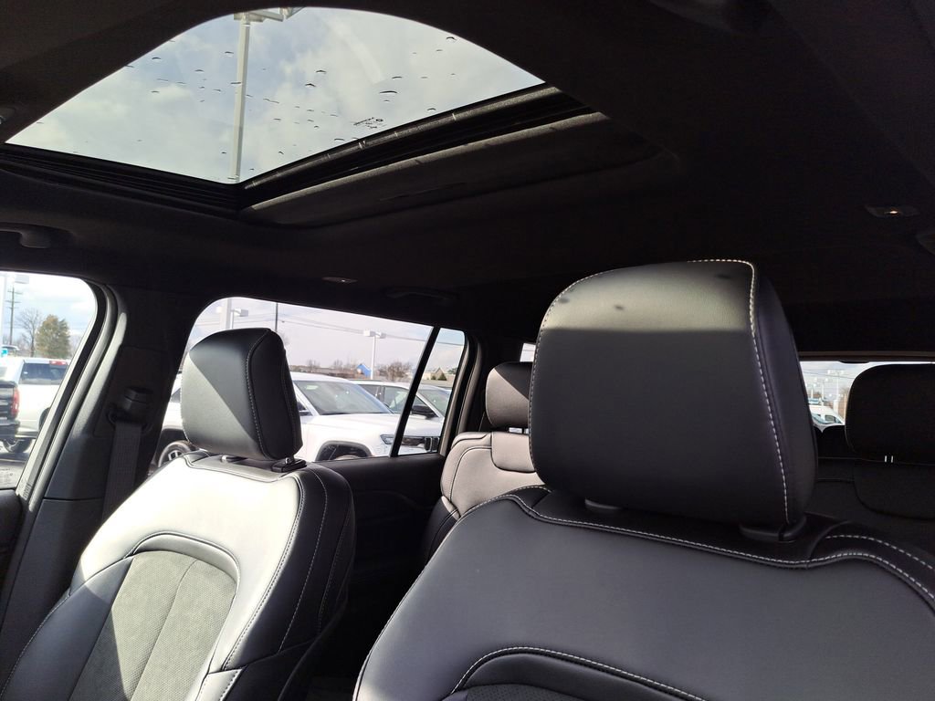 New 2025 Jeep Grand Cherokee L Altitude image 9