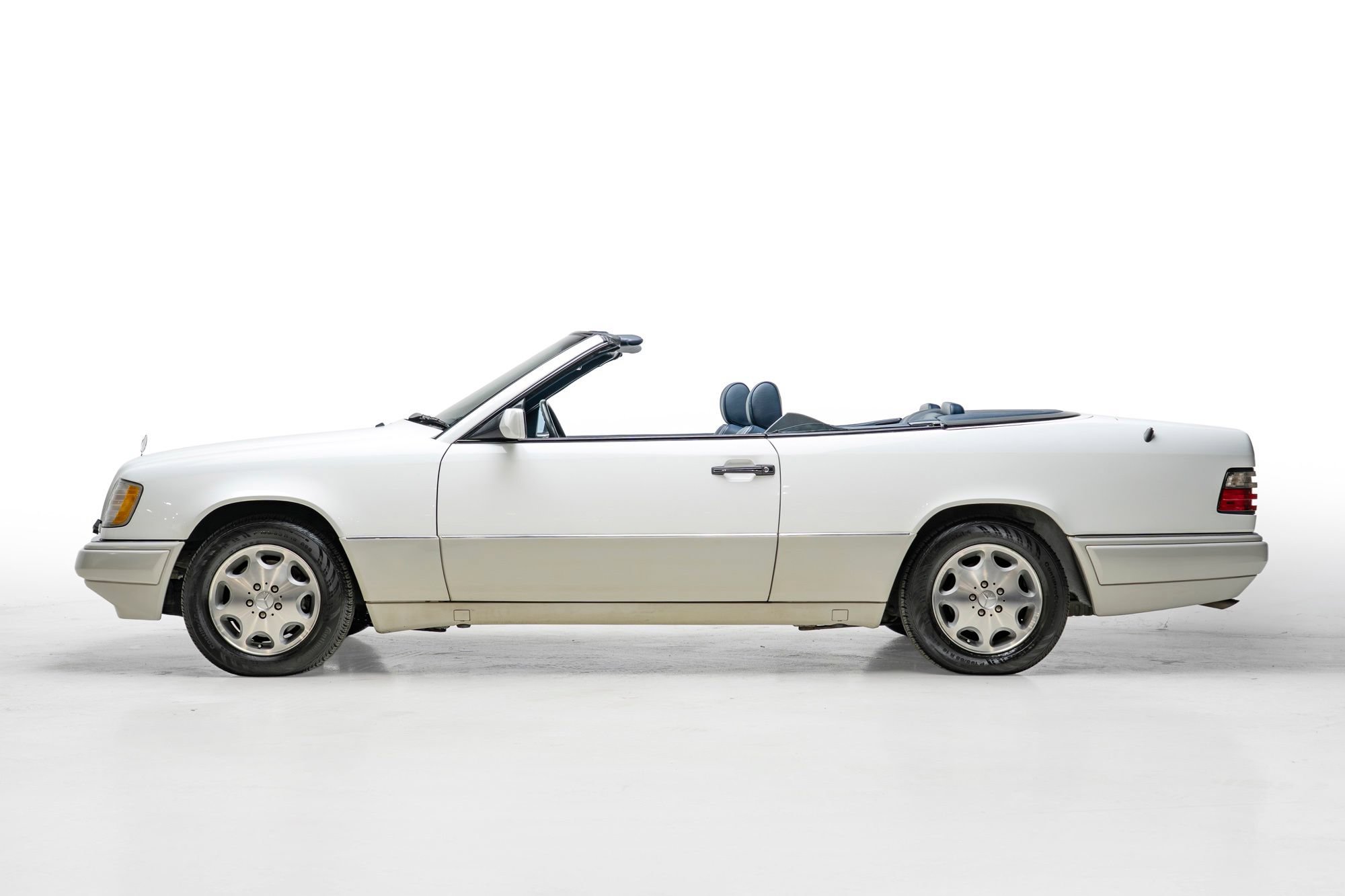 Used 1995 Mercedes-Benz E 320 Convertible image 11