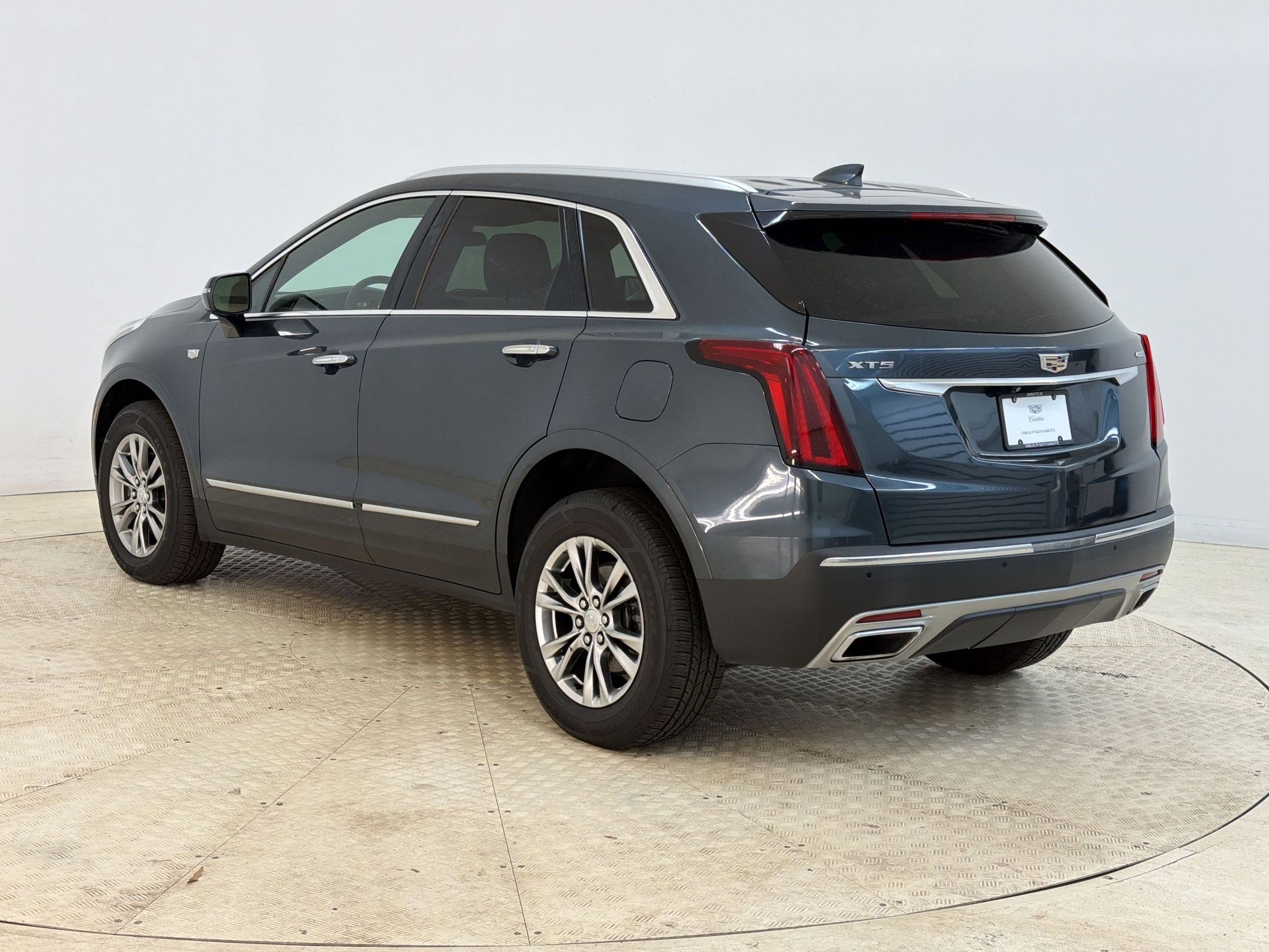 Used 2020 Cadillac XT5 Premium Luxury image 3