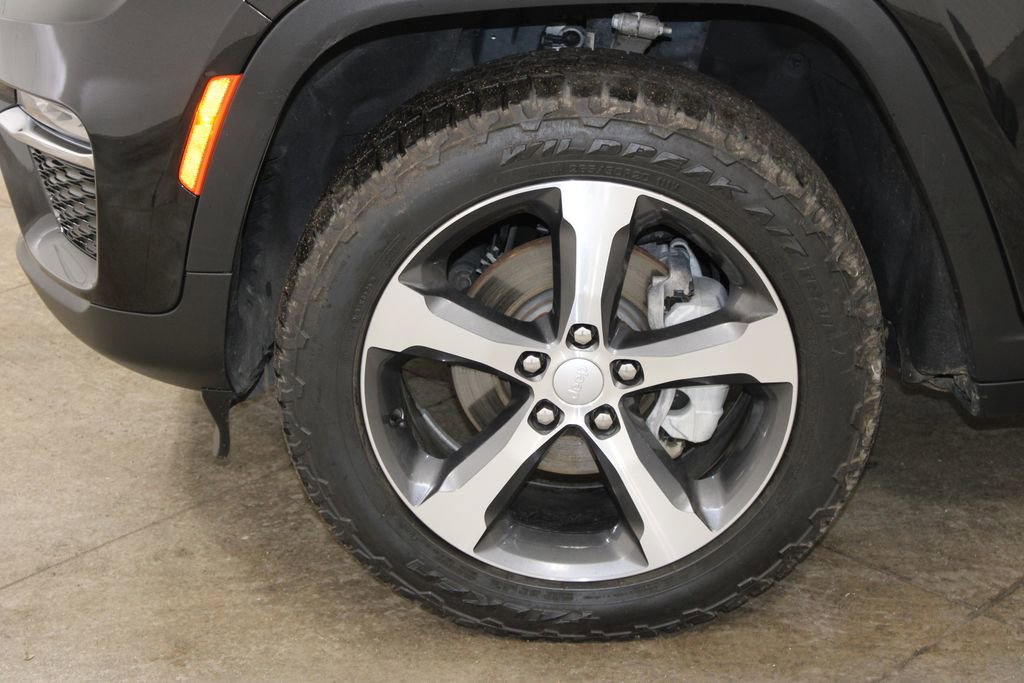Used 2023 Jeep Grand Cherokee Limited image 48
