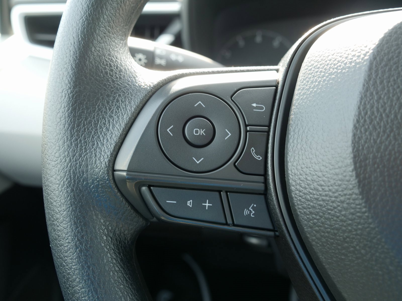 Used 2025 Toyota Corolla LE image 19