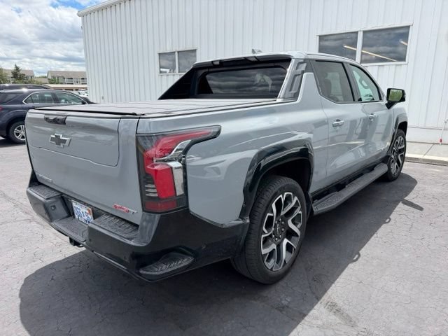 Used 2025 Chevrolet Silverado EV RST AWD/4WD image 3