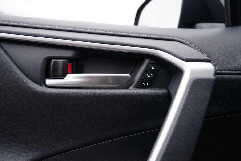 Used 2023 Toyota RAV4 Limited image 18